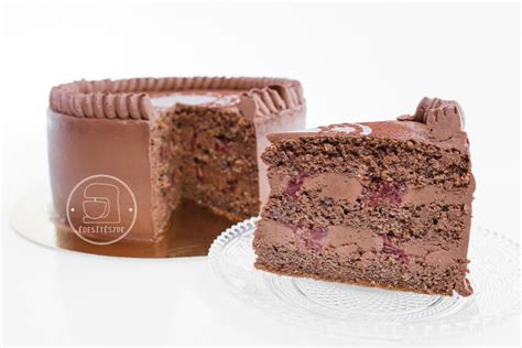 Csokiganache csurgatás tortán