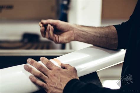 Tapétázás folyamatát bemutató illusztráció
