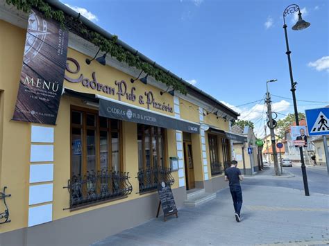 Ráckeve Cadran Pizzéria bejárata