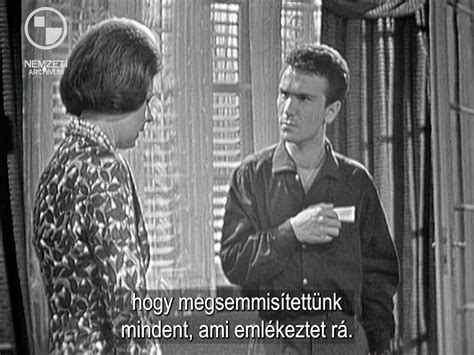 Családtagok közösen ebédelnek