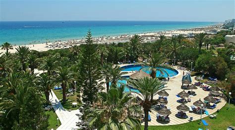 A Marhaba Beach Hotel homokos tengerpartja