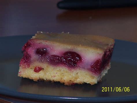 Bögrés tejfölös meggyes süti elkészítése - hozzávalók összekeverése