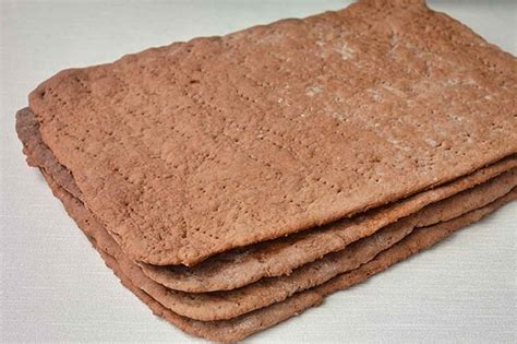 Mézes tészta lapok sütés közben