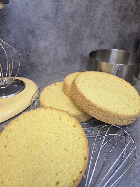 tökéletes aranyszínű piskóta torta alap