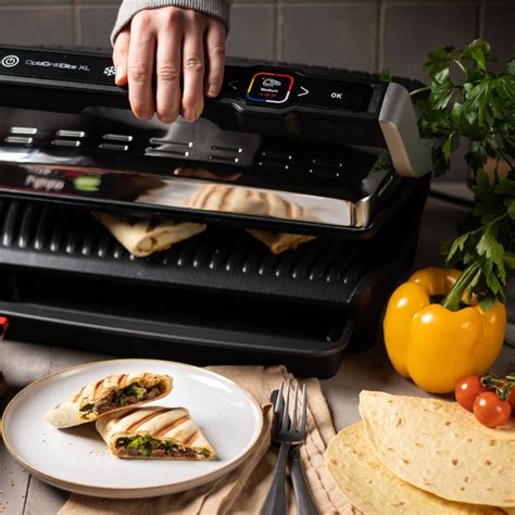 Tefal Optigrill sütőedény használat közben, rakott étellel