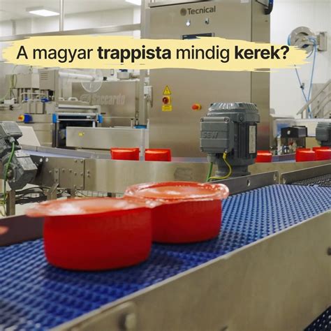 A McDonald's édes-savanyú szószának tálalása egy jellegzetes kis műanyag tégelyben