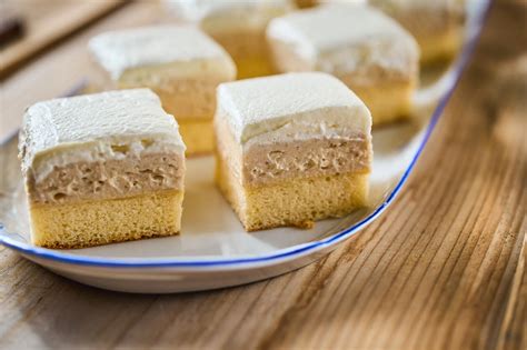 Gesztenye kocka szeletek csokidarával megszórva