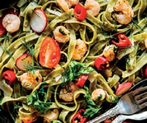 Pisztáciás-körtés-gorgonzolás pesto spagettivel és garnélával