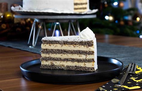 Díszített mákos-narancsos torta