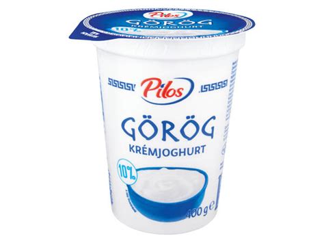 Görög joghurt és zabpehely keverése tálkában
