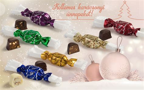 Ünnepi kirakat, amelyben prémium szaloncukrok láthatók díszes csomagolásban