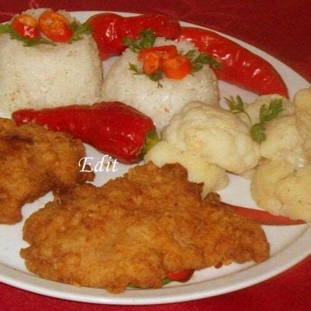 Vasi karaj rizzsel tálalva, petrezselyemmel díszítve