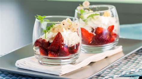 Sült eper előkészítése tortakrémhez