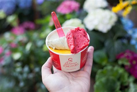 Gelateria Pomo D'oro homlokzat és terasz