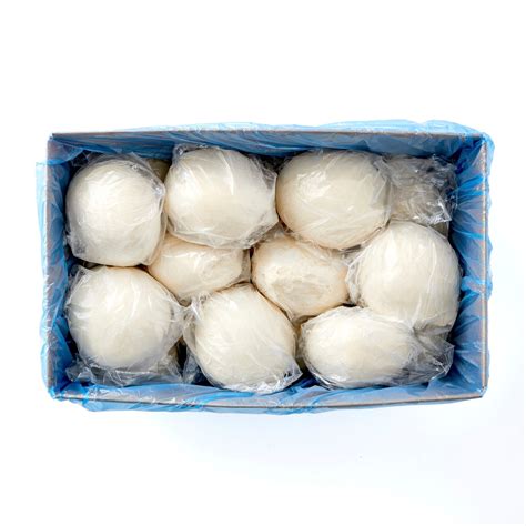 Fagyasztott pizzatészta golyók becsomagolva