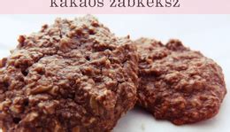 kakaós zabkeksz egy csésze kávéval
