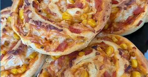 Hozzávalók előkészítése pizzás pogácsához