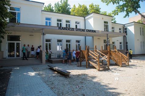 Óvoda épülete és udvara