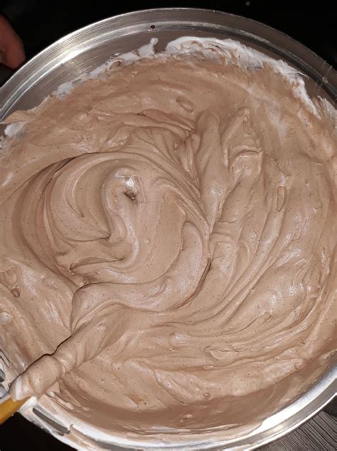 Bombajó torta összeállítása tálban