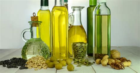 Különböző növényi olajok és illóolajok
