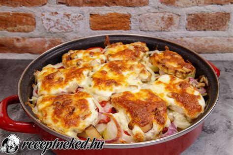 Tálalásra kész zöldséges rakott karaj