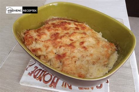 Készre sült, aranybarna tetejű rakott lepcsánka fotója