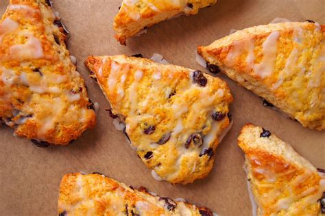Scone hozzávalók egy asztalon