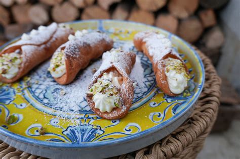 Cannoli ricottával töltve