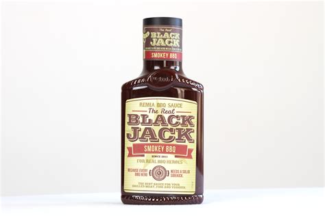 Black Jack BBQ szósz üvegben, grillezett hússal és zöldségekkel