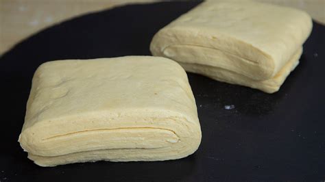 Élesztős tészta kelés közben