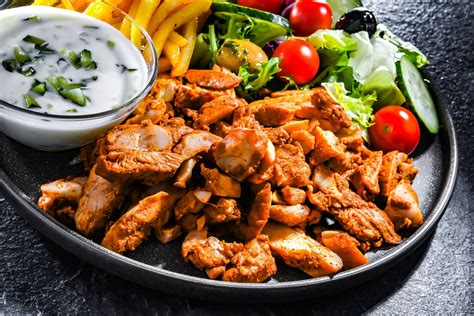 Házi gyros tányéron tálalva