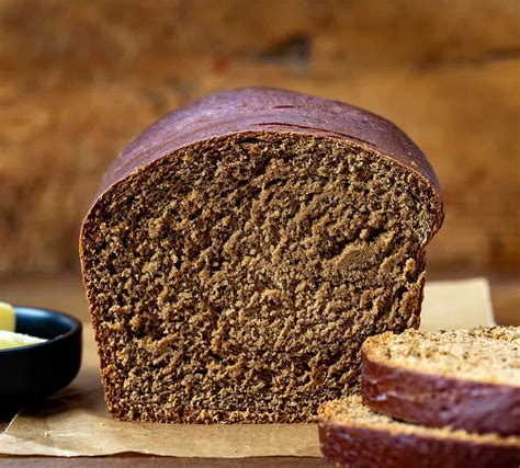 Dióhummusz pumpernickel kenyéren