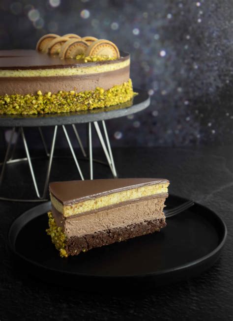 Különlegesen díszített torta