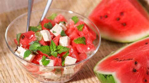 Gourmet dinnyesaláta feta sajttal és mentával