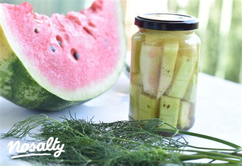 Savanyított dinnyehéj befőttesüvegben