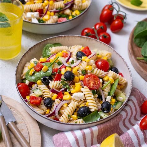 tésztasaláta friss zöldségekkel
