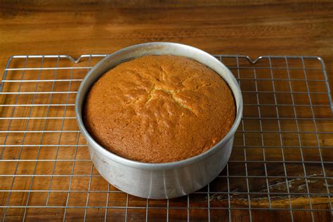 hagyományos piskóta tortaformában