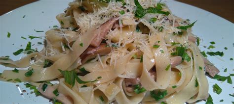 Tálalt vargányás tagliatelle