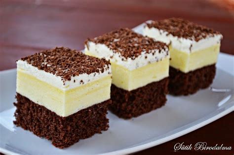 magyar krémes sütemény szeletelve