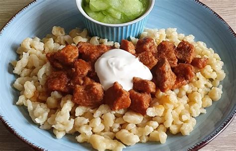 Különféle fűszerek a pörkölthöz