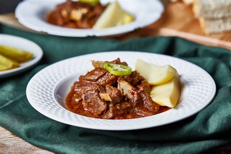 Birkapörkölt tálalva