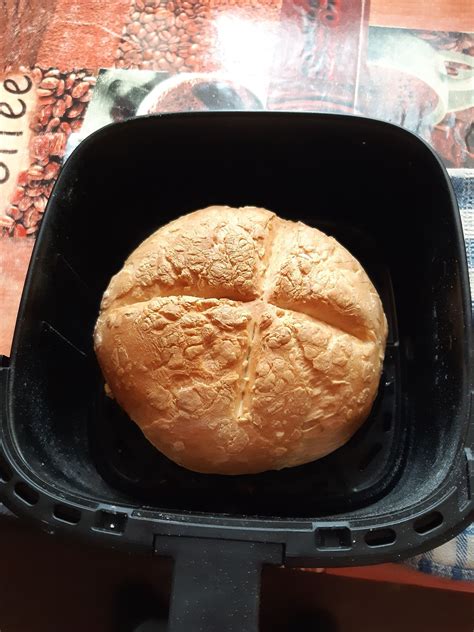 Muffinok egy air fryer kosárban