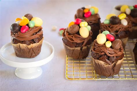 Díszített csokis-pillecukros muffinok