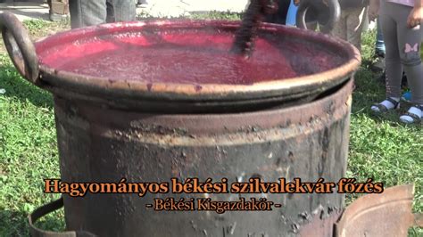 Hagyományos szilvalekvár főzés rézüstben, szabad tűzön