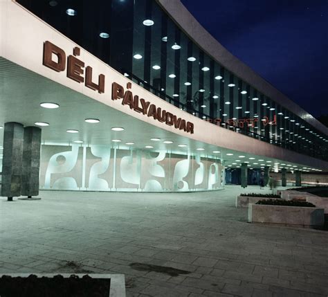 Déli Pályaudvar külső látképe