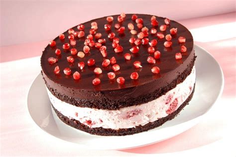 Csokoládés málnás habcsók torta