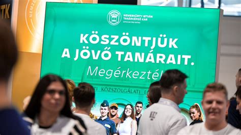 Cukrászmester bemutatót tart workshopon
