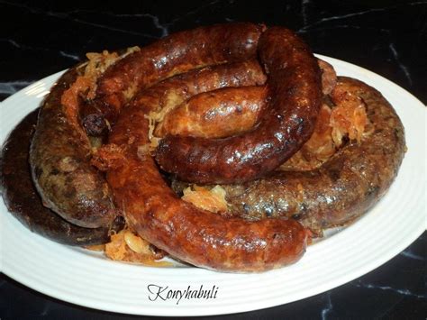 A sült hurka almával és savanyú káposztával