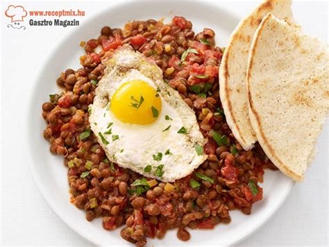 tálalt lencsefőzelék tükörtojással