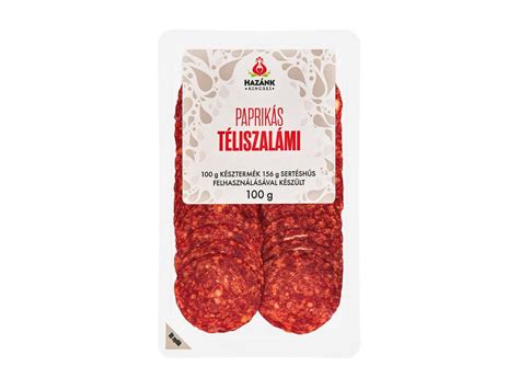 Szalámi szeletek tányéron